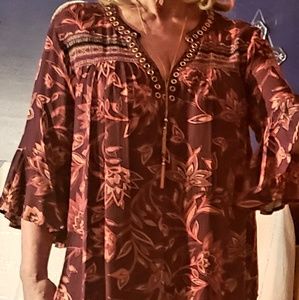 Warm tones offset w gold off the rack top